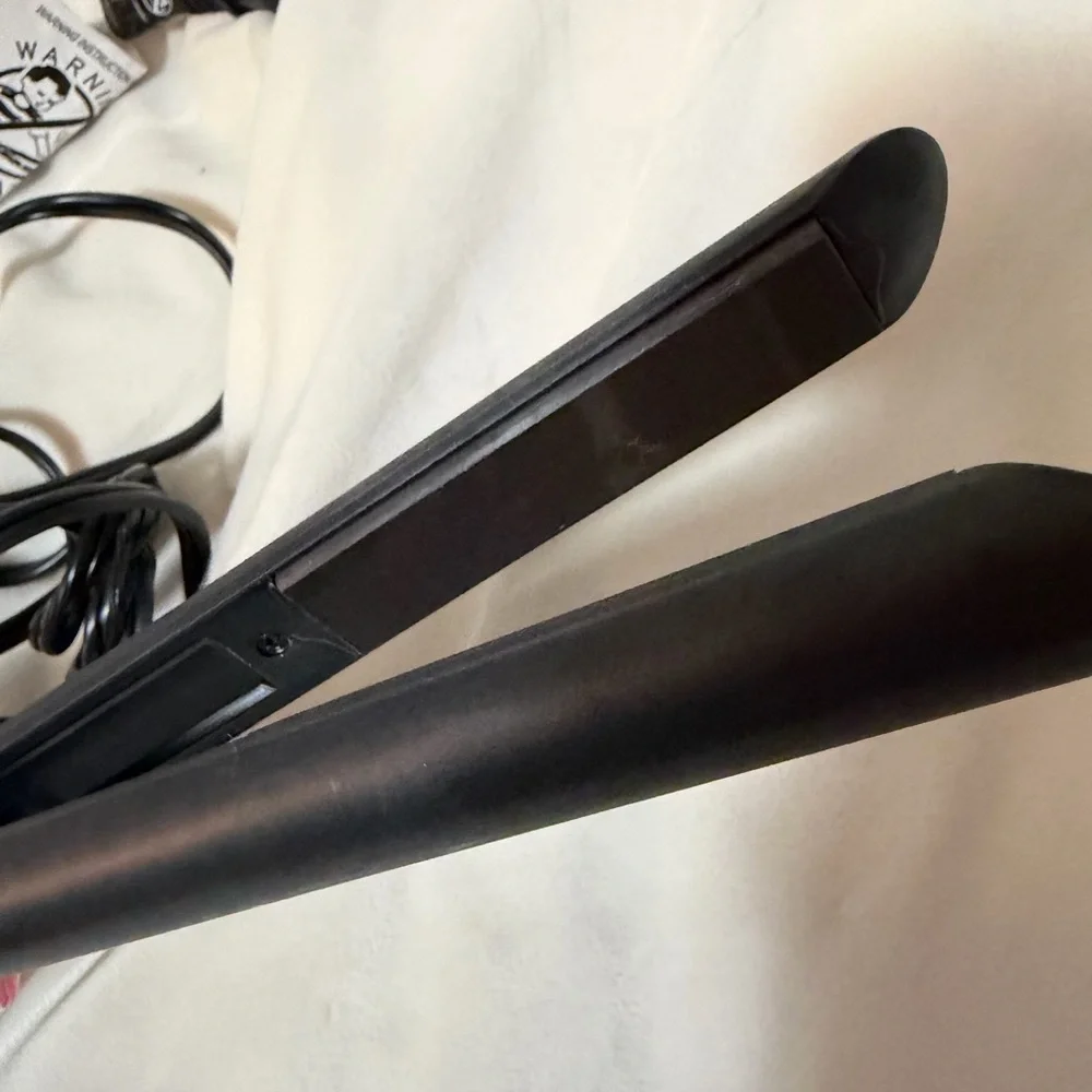 Adagio Sleek Black Mini Hair Straightener